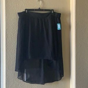 Black shirt in front, longer in the back skirt NEW